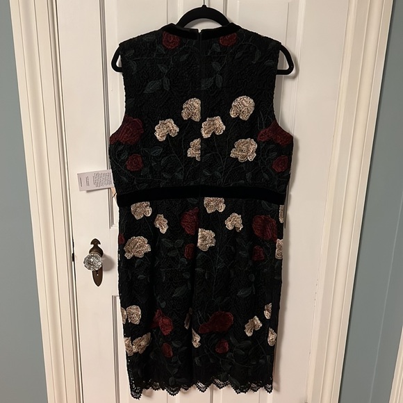 Ivanka Trump Sleeveless Dark Floral Lace Dress with Velvet Trim - Picture 8 of 8
